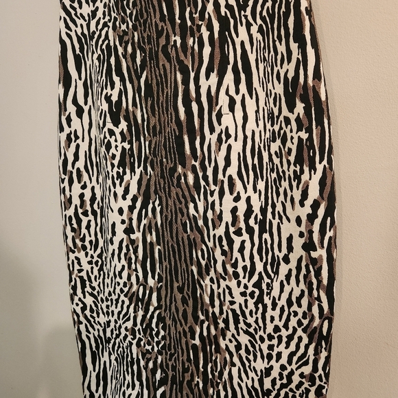 St. John Size 2‎ Black White Leopard Jacquard Sheath Dress | Like New - Picture 12 of 16